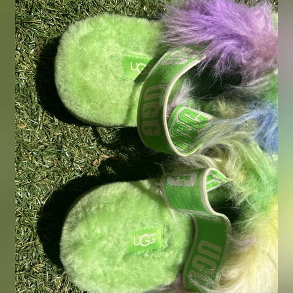 UGG- Slippers - Picture 3 of 4